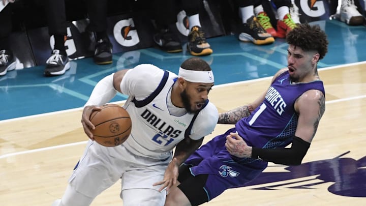 Jan 20, 2025; Charlotte, North Carolina, USA;  Dallas Mavericks forward Daniel Gafford (21) collides with Charlotte Hornets guard LaMelo Ball (1) during the first half at the Spectrum Center. Mandatory Credit: Sam Sharpe-Imagn Images