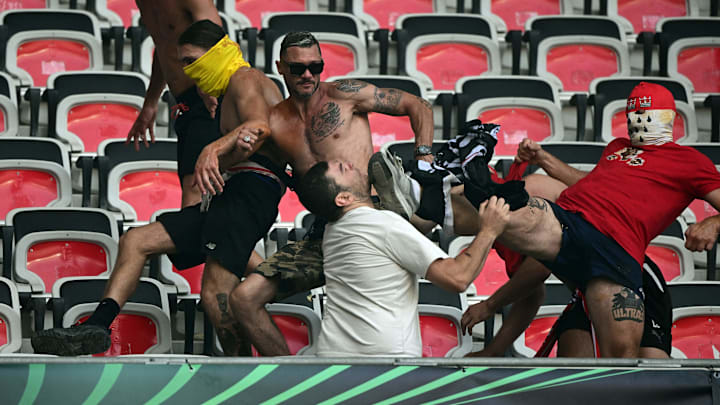 Des bagarres ont éclatées entre supporters