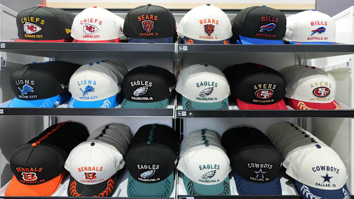 Apr 23, 2025; Green Bay, WI, USA; New Era NFL Draft hats of the Kansas City Chiefs, Chicago Bears, Buffalo BIlls, Detroit Lions, Philadelphia Eagles, San Francisco 49ers, Cincinnati Bengals and Dallas Cowboys at the NFL Draft Experience at Lambeau Field. Mandatory Credit: Kirby Lee-Imagn Images Apr 23, 2025; Green Bay, WI, USA; New Era NFL Draft hats of the Kansas City Chiefs, Chicago Bears, Buffalo BIlls, Detroit Lions, Philadelphia Eagles, San Francisco 49ers, Cincinnati Bengals and Dallas Cowboys at the NFL Draft Experience at Lambeau Field. Mandatory Credit: Kirby Lee-Imagn Images