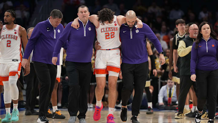 Clemson center Carter Welling suffered a knee injury in the first half of the Tigers' win over Wake Forest on Wednesday.