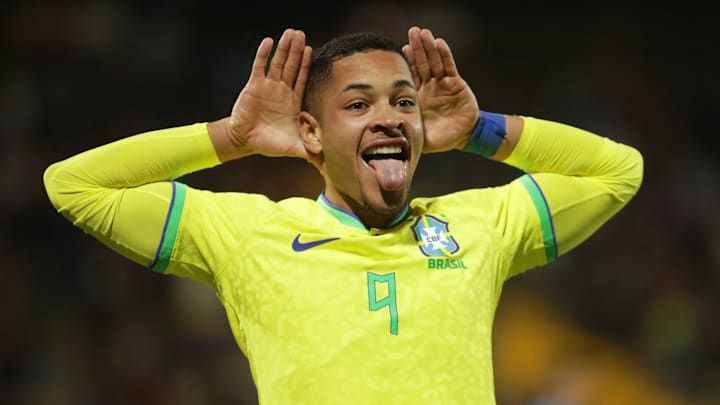 Vitor Roque has arrived at Barça