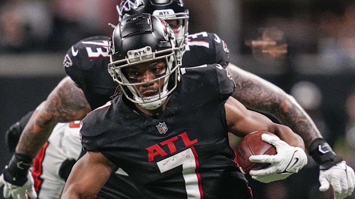 Dec 10, 2023; Atlanta, Georgia, USA; Atlanta Falcons running back Bijan Robinson (7) runs against the Tampa Bay Buccaneers during the second half at Mercedes-Benz Stadium. Mandatory Credit: Dale Zanine-Imagn Images