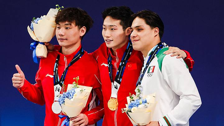 Osmar Olvera (der), junto a los chinos Zongyuan Wang y Jiuyan Zheng. Osmar Olvera (der), junto a los chinos Zongyuan Wang y Jiuyan Zheng.
