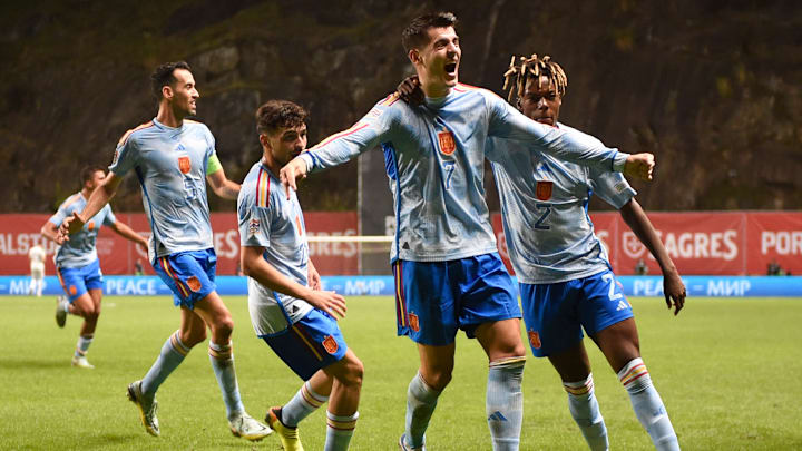 Jugadores de la selección española celebran un gol