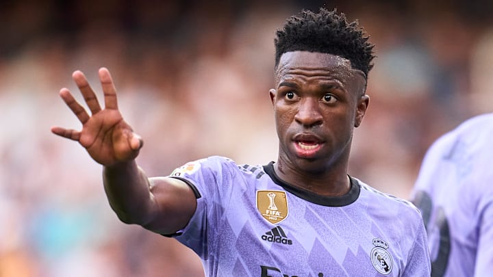 Sete pessoas foram presas na Espanha após ataques de cunho racista contra Vinícius Jr. 