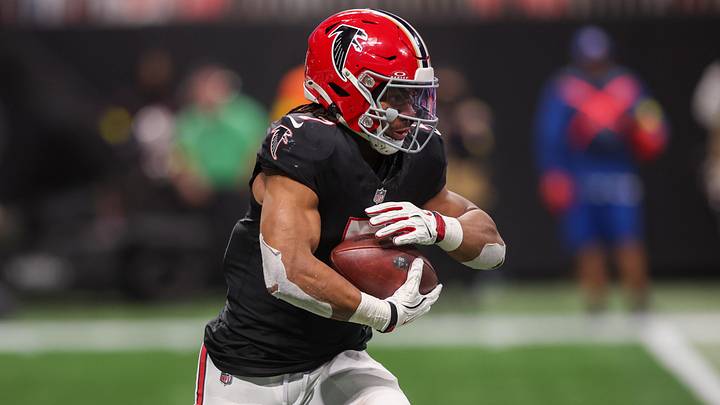 Atlanta Falcons running back Bijan Robinson (7) runs the ball for a touchdown against the Los Angeles Rams in the second quarter at Mercedes-Benz Stadium. Atlanta Falcons running back Bijan Robinson (7) runs the ball for a touchdown against the Los Angeles Rams in the second quarter at Mercedes-Benz Stadium.