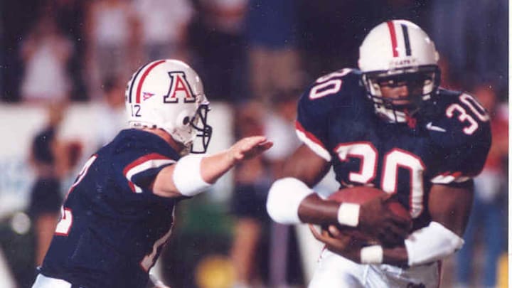 Arizona RB Trung Canidate takes a handoff from QB Keith Smith. 