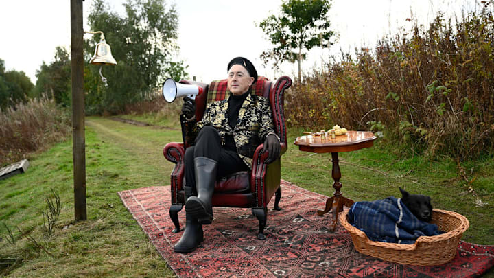 THE TRAITORS -- "The Weight of Deceit" Episdoe 210 -- Pictured: Alan Cumming -- (Photo by: Euan Cherry/Peacock)