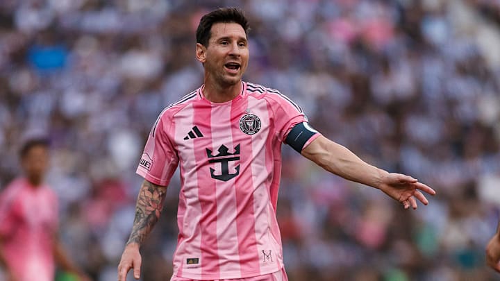 梅西神奇举动让对手球员落泪 国际迈阿密季前赛遭遇挫折