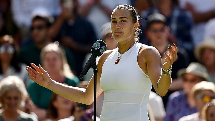 Aryna Sabalenka, número 1 del tenis femenil, considera que las mujeres transgénero tienen una ventaja física por sobre el resto de las demás.
