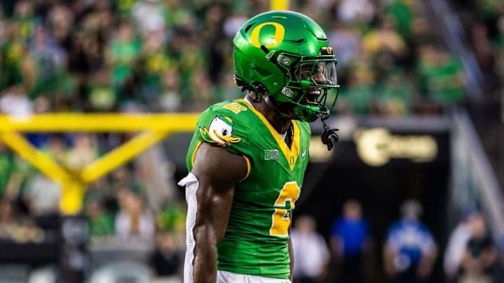 Oregon Ducks senior linebacker Jeffrey Bassa on the field against the Boise State Broncos.