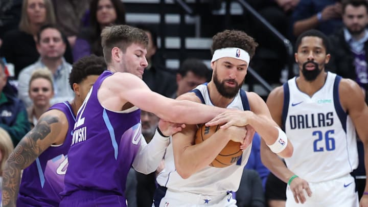 Nov 14, 2024; Salt Lake City, Utah, USA; Utah Jazz forward Kyle Filipowski (22) and Dallas Mavericks guard Klay Thompson (31) battle for the ball during the second quarter at Delta Center. Mandatory Credit: Rob Gray-Imagn Images