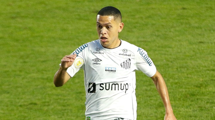 O Santos deve ir com o mesmo time que venceu o Salgueiro por 3 a 0 pela Copa do Brasil.