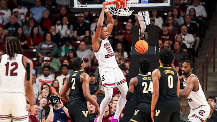 South Carolina basketball freshman Collin Murray-Boyles dunking against Vanderbilt
