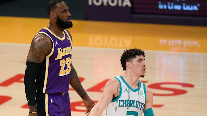 Lakers reciben la visita de Hornets