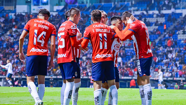 Chivas tiene en la mira a un par de jugadores para reforzarse Chivas tiene en la mira a un par de jugadores para reforzarse