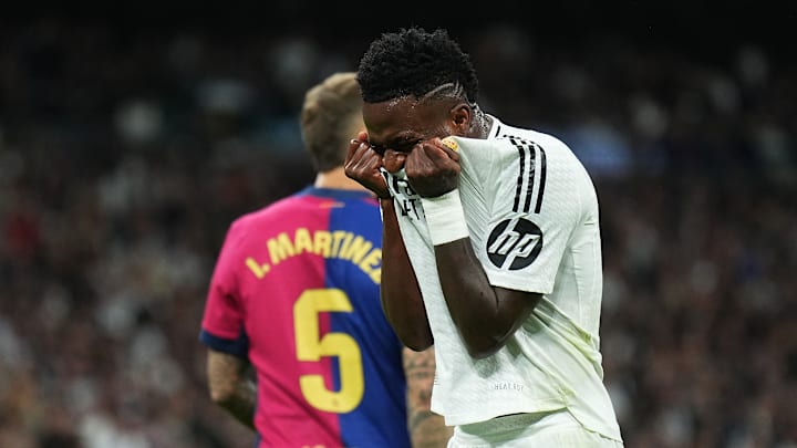 Existieron comportamientos desagradables en sectores del Estadio Santiago Bernabéu