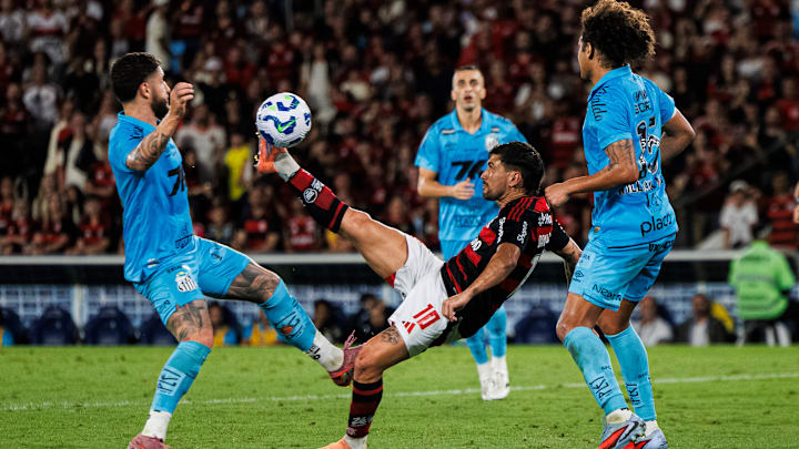 Uruguaio ficou fora do último jogo após defender a seleção na Data FIFA