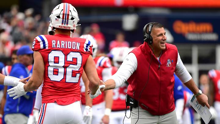 Oct 11, 2026; Foxborough, Massachusetts, USA; New England Patriots head coach Mike Vrabel congratulates tight end Eli Raridon (82) against the Las Vegas Raiders during the first quarter at Gillette Stadium. Oct 11, 2026; Foxborough, Massachusetts, USA; New England Patriots head coach Mike Vrabel congratulates tight end Eli Raridon (82) against the Las Vegas Raiders during the first quarter at Gillette Stadium.