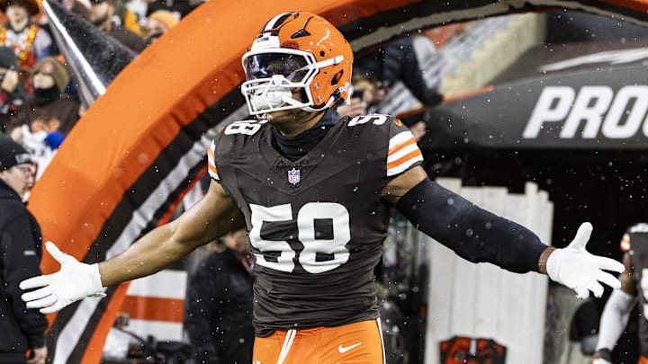 Nov 21, 2024; Cleveland, Ohio, USA; Cleveland Browns linebacker Jordan Hicks (58) enters the field for warmups before the game against the Pittsburgh Steelers at Huntington Bank Field Stadium. Mandatory Credit: Scott Galvin-Imagn Images