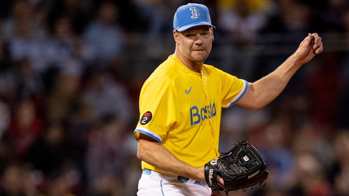 Hill seguirá su carrera con los Piratas