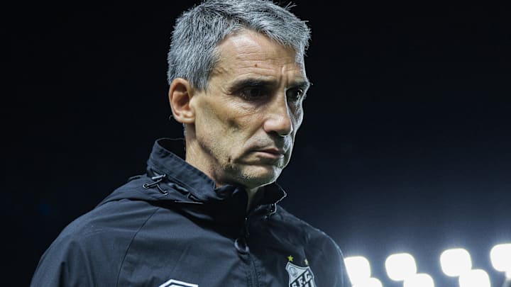 Vojvoda precisa do fim do transfer ban para contar com Oliva no Santos 