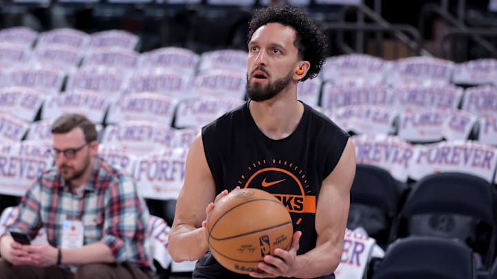 Knicks wing Landry Shamet warms up before a game.