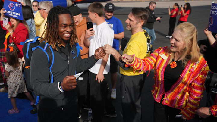Boise State Broncos running back Ashton Jeanty arrives with his teammates at Phoenix Sky Harbor International Airport for the Fiesta Bowl. Boise State Broncos running back Ashton Jeanty arrives with his teammates at Phoenix Sky Harbor International Airport for the Fiesta Bowl.