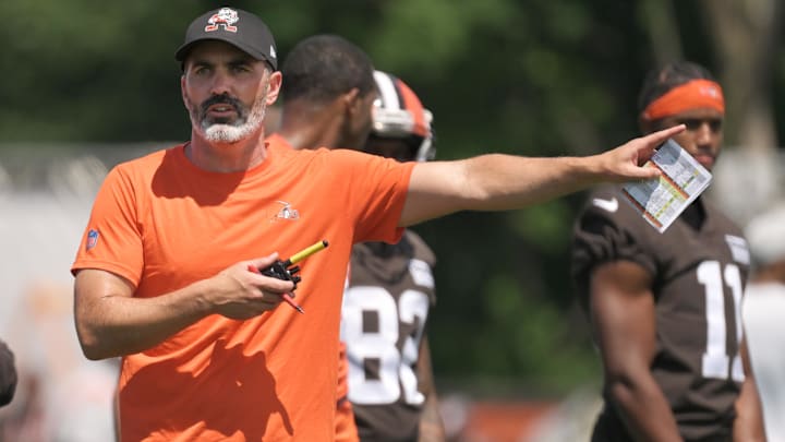Cleveland Browns head coach Kevin Stefanski directs the team during training camp at CrossCountry Mortgage Campus.