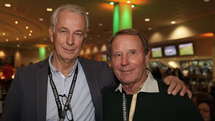 Berti Vogts (rechts) mit Weltmeisterkollege und Gladbach- Vizepräsident Rainer Bonhof