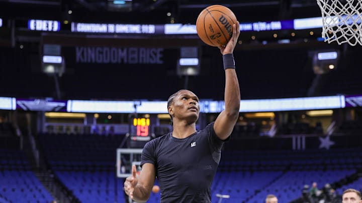 Nov 23, 2024; Orlando, Florida, USA; Detroit Pistons forward Ausar Thompson warms up before the game against the Orlando Magic at Kia Center. Mandatory Credit: Mike Watters-Imagn Images