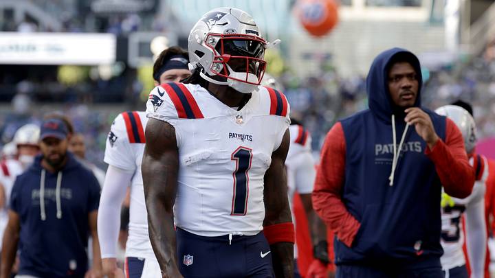 Sep 9, 2026; Seattle, Washington, USA; New England Patriots wide receiver A.J. Brown (1) leaves the field after warm ups with linebacker Namdi Obiazor (48) before a game against the Seattle Seahawks at Lumen Field. Sep 9, 2026; Seattle, Washington, USA; New England Patriots wide receiver A.J. Brown (1) leaves the field after warm ups with linebacker Namdi Obiazor (48) before a game against the Seattle Seahawks at Lumen Field.