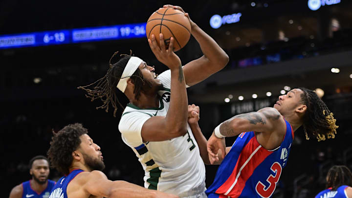 Oct 9, 2025; Milwaukee, Wisconsin, USA; Milwaukee Bucks center Myles Turner (3) takes a shot against Detroit Pistons forward Bobi Klintman (34) in the second quarter at Fiserv Forum. Mandatory Credit: Benny Sieu-Imagn Images Oct 9, 2025; Milwaukee, Wisconsin, USA; Milwaukee Bucks center Myles Turner (3) takes a shot against Detroit Pistons forward Bobi Klintman (34) in the second quarter at Fiserv Forum. Mandatory Credit: Benny Sieu-Imagn Images