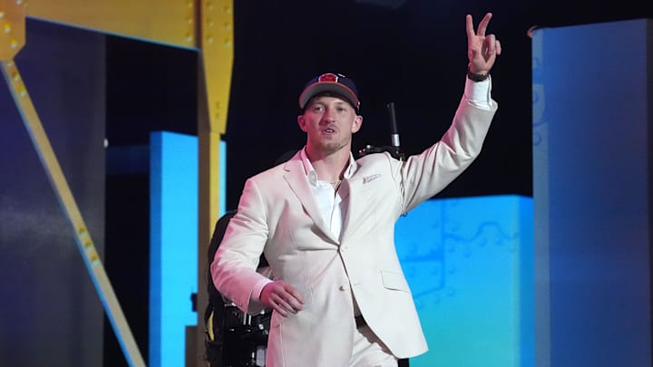 Apr 23, 2026; Pittsburgh, PA, USA; Oregon Ducks defensive back Dillon Thieneman is selected by the Chicago Bears as the number 25 pick during the 2026 NFL Draft at Acrisure Stadium. Mandatory Credit: Kirby Lee-Imagn Images