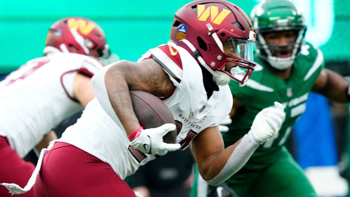 Washington Commanders running back Antonio Gibson runs with the ball at MetLife Stadium in East Rutherford.