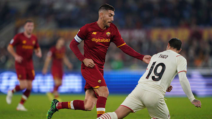 Il momento del rosso a Theo Hernandez