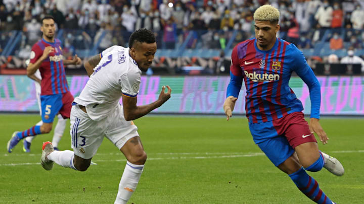 Eder Militao y Ronald Araújo suelen verse las caras en los Real Madrid-Barcelona y también deberían estar en el Mundial de Qatar 2022
