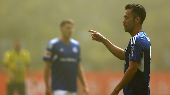 Maya Yoshida im Schalke-Dress