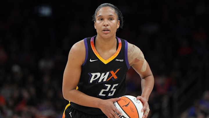 Jul 23, 2025; Phoenix, Arizona, USA; Phoenix Mercury forward Alyssa Thomas (25) looks to pass against the Atlanta Dream in the second half at Footprint Center. Mandatory Credit: Rick Scuteri-Imagn Images Jul 23, 2025; Phoenix, Arizona, USA; Phoenix Mercury forward Alyssa Thomas (25) looks to pass against the Atlanta Dream in the second half at Footprint Center. Mandatory Credit: Rick Scuteri-Imagn Images