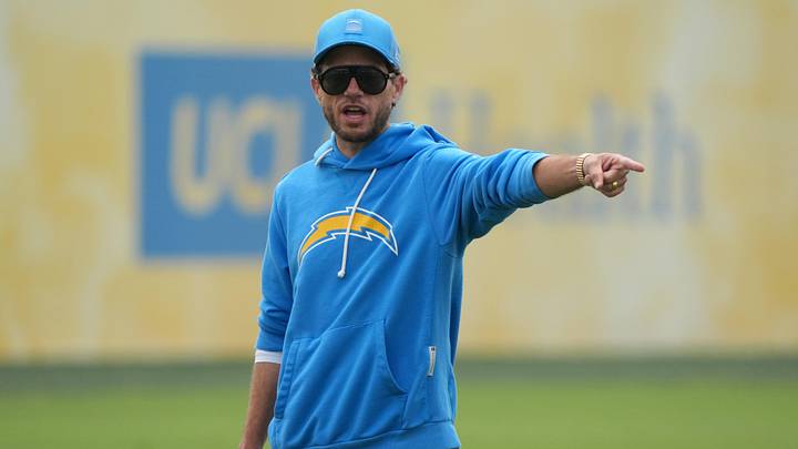 May 11, 2026; El Segundo, CA, USA; Los Angeles Chargers offensive coordinator Mike McDaniel during offseason workouts at The Bolt. Mandatory Credit: Kirby Lee-Imagn Images