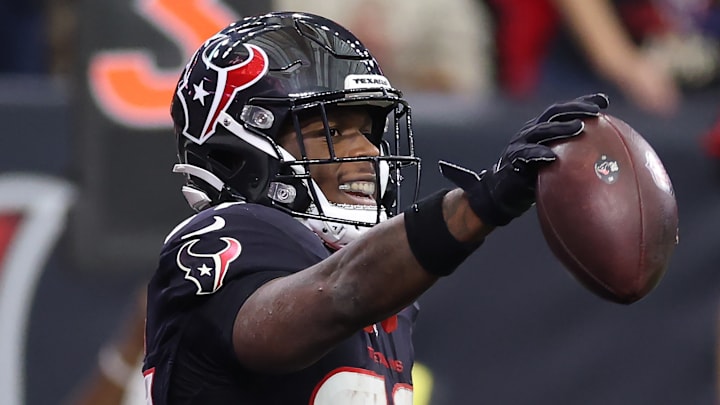 Woody Marks' premature exit in Houston's 40-20 win over the Arizona Cardinals opened the door for a debut for the ages for Jawhar Jordan Woody Marks' premature exit in Houston's 40-20 win over the Arizona Cardinals opened the door for a debut for the ages for Jawhar Jordan