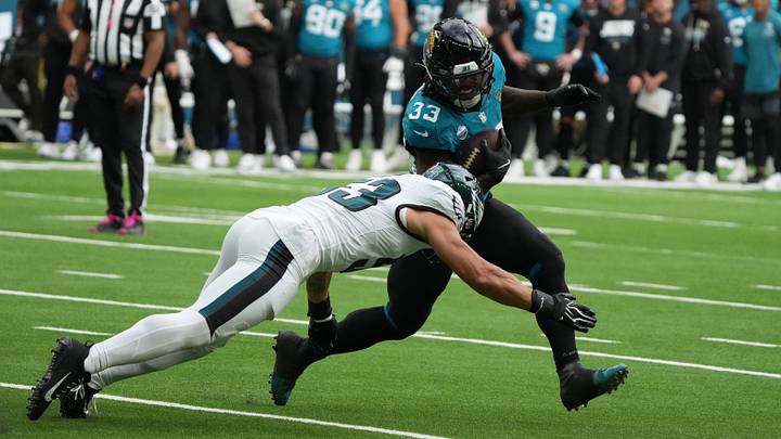 Philadelphia Eagles linebacker Zack Baun (left) returned to the lineup on Sunday after missing last week's game with a concussion. Philadelphia Eagles linebacker Zack Baun (left) returned to the lineup on Sunday after missing last week's game with a concussion.
