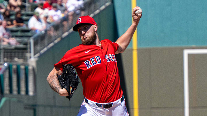 Boston Red Sox pitcher Garrett Crochet (35) pitching 
