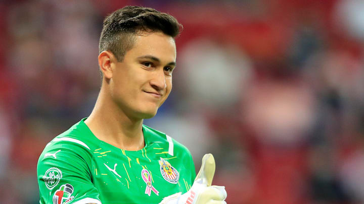 Raúl Gudiño deberá ser factor para evitar la eliminación de Chivas frente a Puebla en el repechaje.