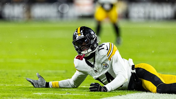 Pittsburgh Steelers v Cleveland Browns