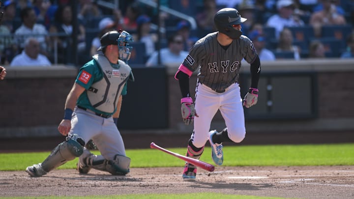 Aug 16, 2025; New York City, New York, USA; New York Mets outfielder Brandon Nimmo (9) hits a single against the Seattle Mariners during the first inning at Citi Field. Mandatory Credit: John Jones-Imagn Images Aug 16, 2025; New York City, New York, USA; New York Mets outfielder Brandon Nimmo (9) hits a single against the Seattle Mariners during the first inning at Citi Field. Mandatory Credit: John Jones-Imagn Images