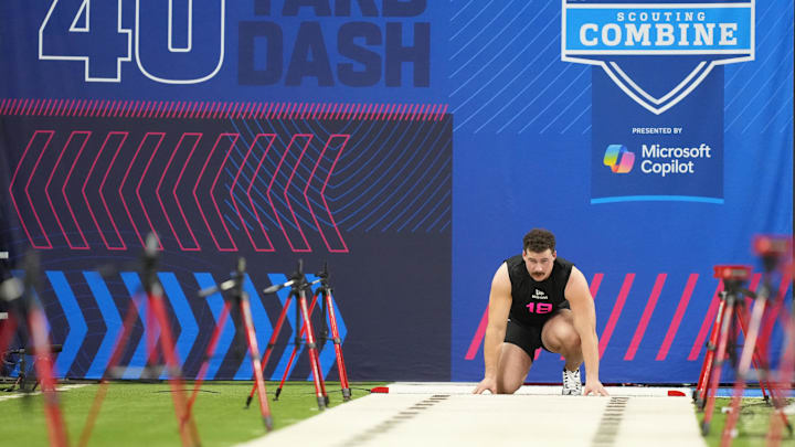 Feb 28, 2025; Indianapolis, IN, USA; Alabama tight end Robbie Ouzts (TE18) participates in the 40 yard dash during the 2025 NFL Combine at Lucas Oil Stadium. Mandatory Credit: Kirby Lee-Imagn Images Feb 28, 2025; Indianapolis, IN, USA; Alabama tight end Robbie Ouzts (TE18) participates in the 40 yard dash during the 2025 NFL Combine at Lucas Oil Stadium. Mandatory Credit: Kirby Lee-Imagn Images
