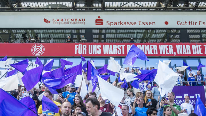 Die Fans der SGS Essen beim Heimspiel gegen den 1. FC Köln.