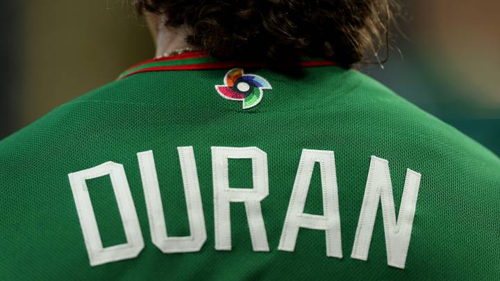 Jarren Durán firmó una noche memorable ante Estados Unidos al conectar dos cuadrangulares para la Novena México. Jarren Durán firmó una noche memorable ante Estados Unidos al conectar dos cuadrangulares para la Novena México.