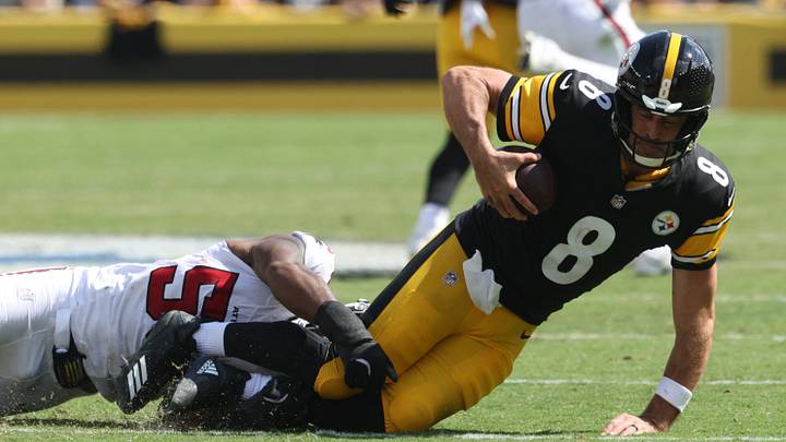 The Atlanta Falcons' pass rush pressured Aaron Rodgers and the Steelers without sending extra bodies. The Atlanta Falcons' pass rush pressured Aaron Rodgers and the Steelers without sending extra bodies.